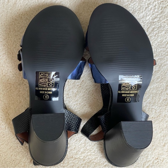Blue Metallic Block Heel Sandal Size 6 Adjustable Buckles - Picture 4 of 5